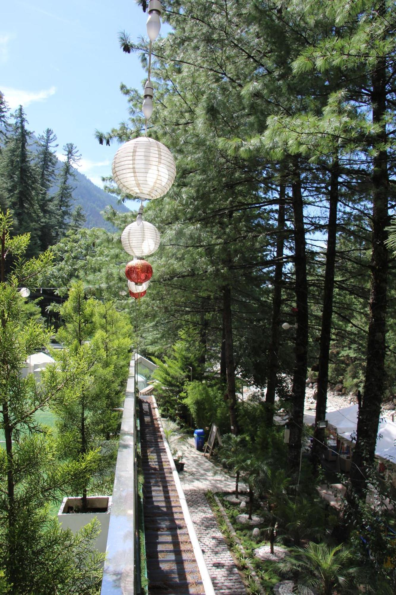 Moksha Riverside Resort Kasol Exterior foto