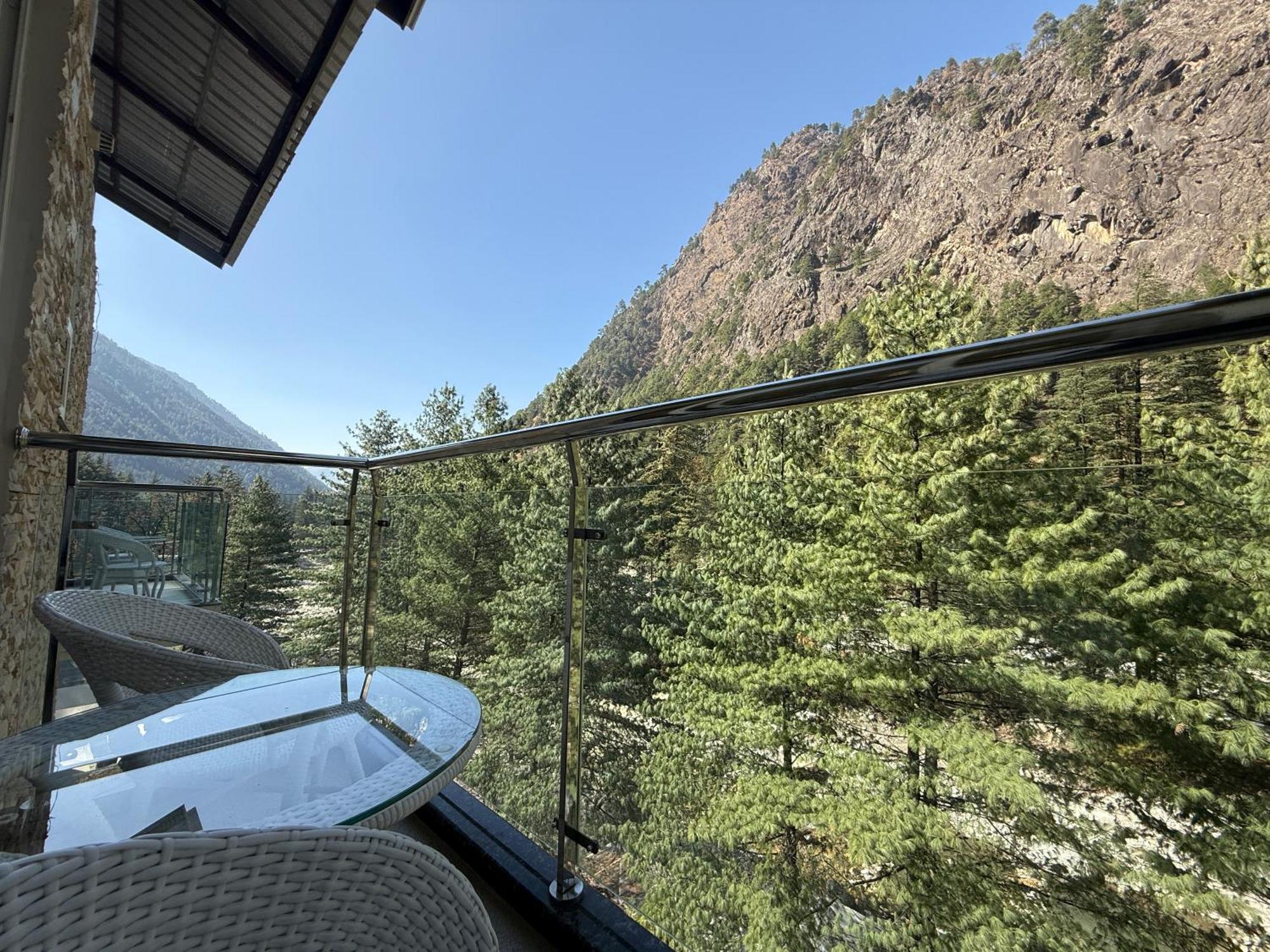 Moksha Riverside Resort Kasol Exterior foto